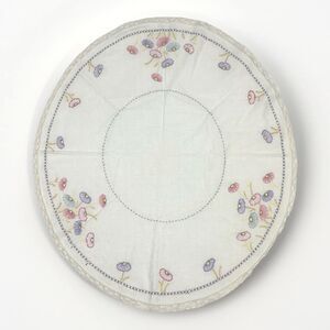 VTG Round Linen Tablecloth embroidered Flowers Cottage Core 33.5in x 31in